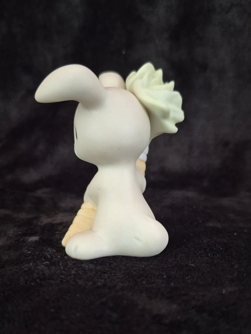 Vintage 1982 Enesco Precious Moments Bunny Rabbit with Carrot (E-9267C)